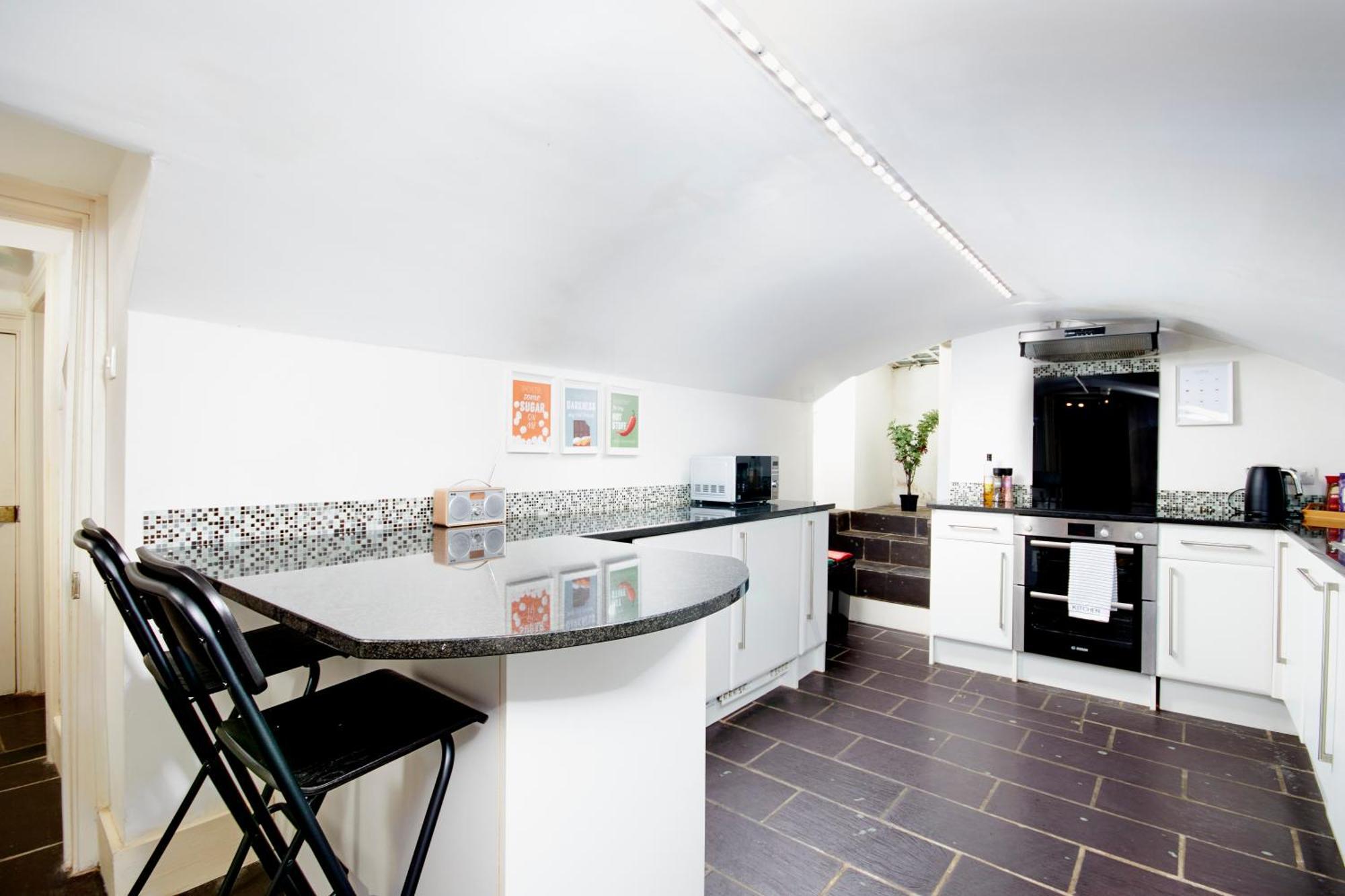 באת' Beautiful 2Bedroom 4 Actual Beds House With Wifi By Purestay מראה חיצוני תמונה